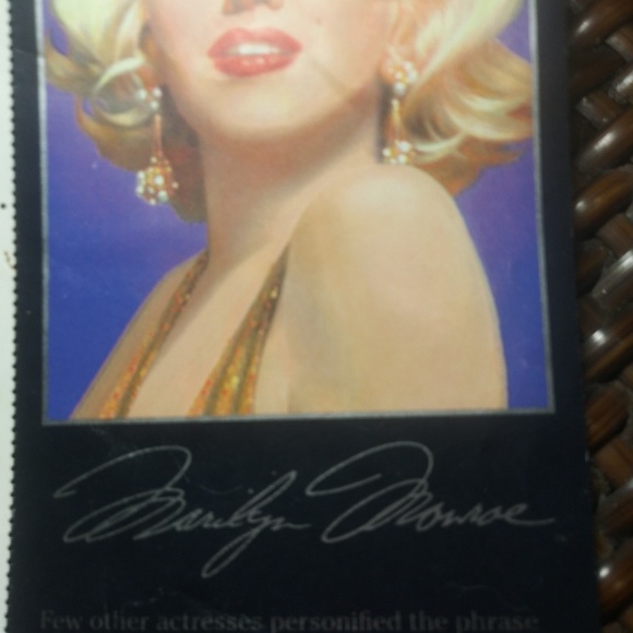 MARILYN MONROE LEGENDS OF HOLLYWOOD .32 CENT STAMP - Picture 7 of 7